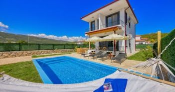 Piscine coque : votre oasis personnalisée à petit prix